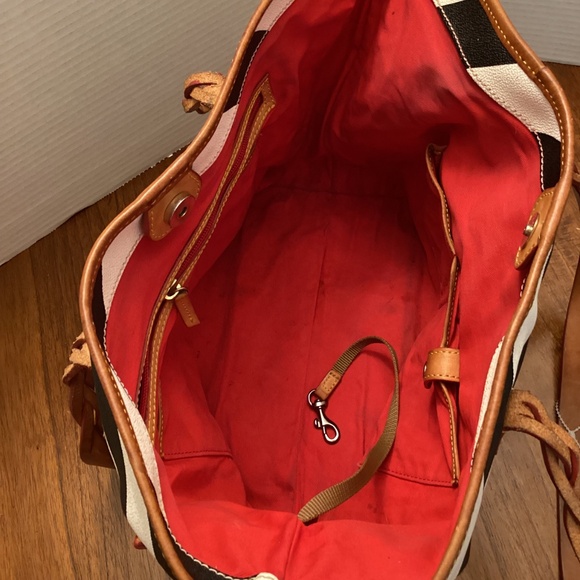 Dooney & Bourke Black and White Zigzag Shoulder Bag - Picture 16 of 16